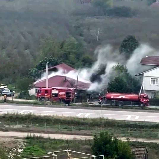 Yangında tek katlı ev kullanılamaz hale geldi