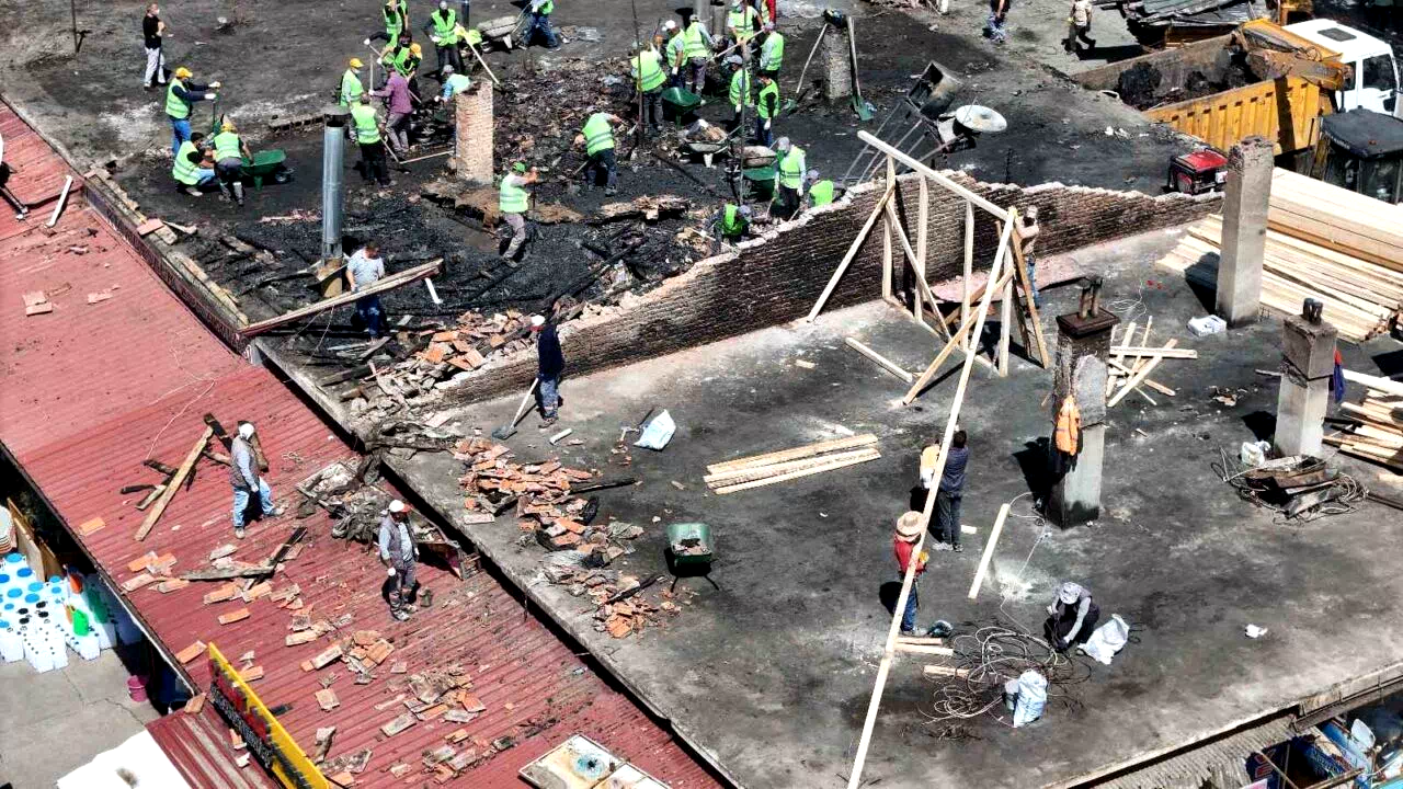 Yangında zarar gören işyerlerinde çalışmalar sürüyor