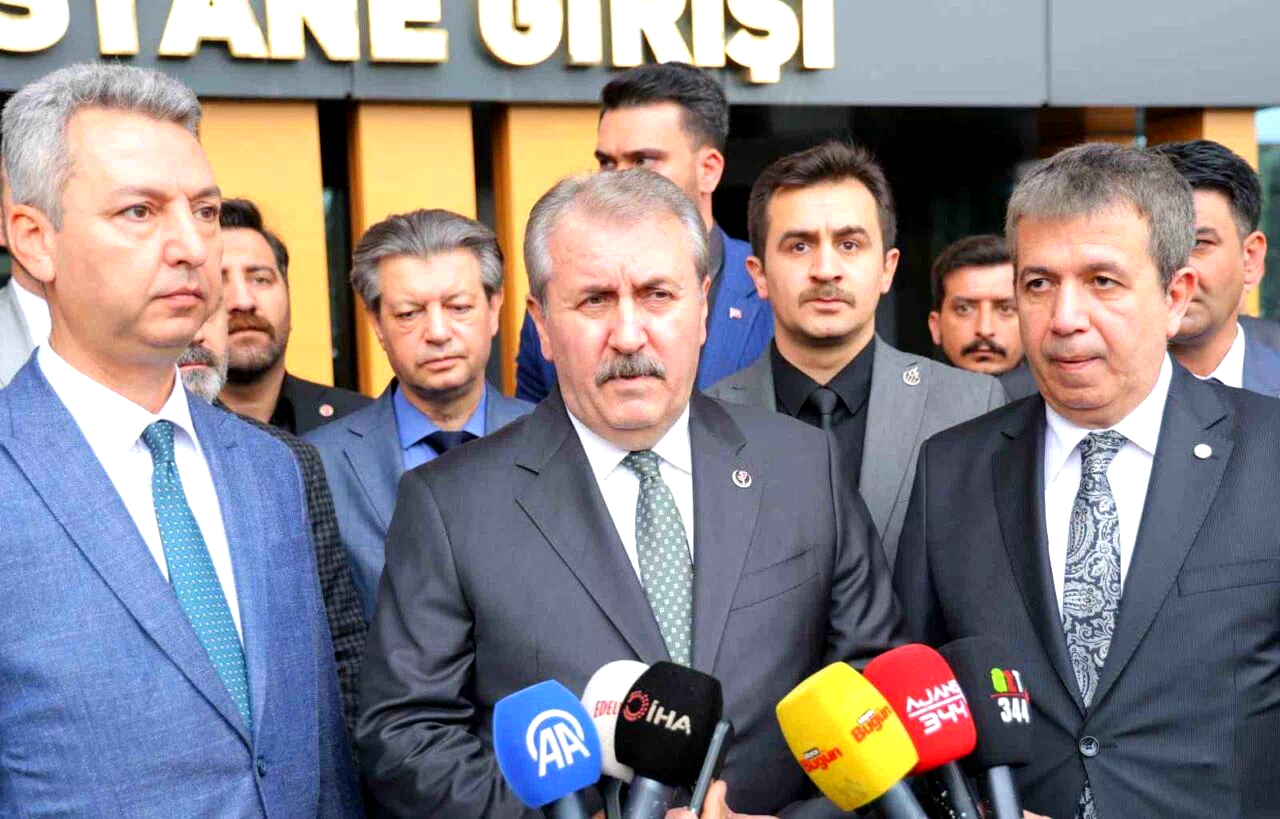 Yaralı öğrencileri ziyaret eden BBP lideri Destici’den ’aile’ vurgusu