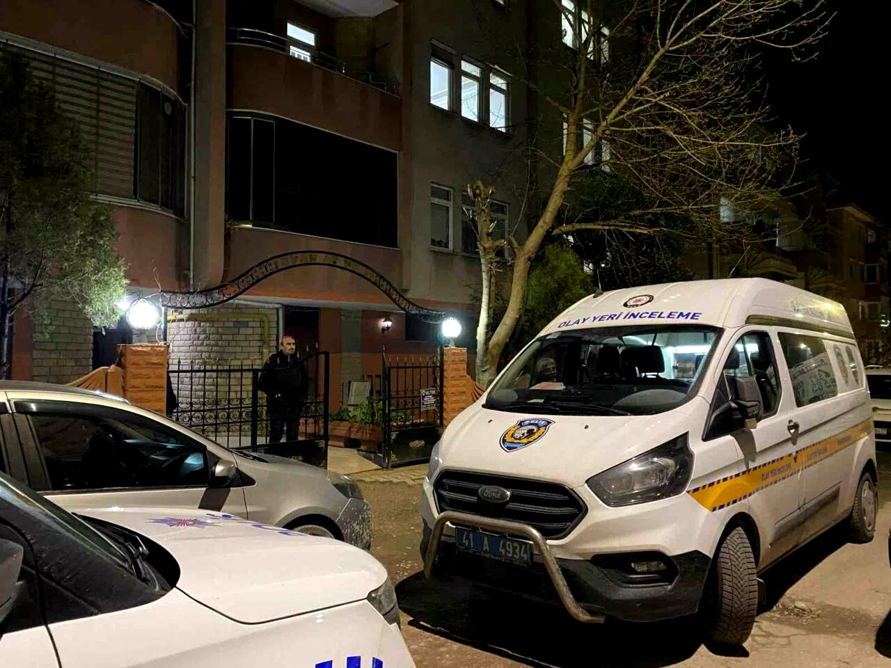 Yatalak annesine yemek hazırlarken kanlar içinde bulunmuştu: Boğazının kesildiği öğrenildi