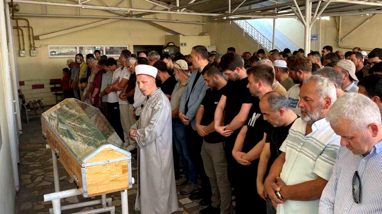 Yeğeni tarafından pala ile öldürülen adam toprağa verildi