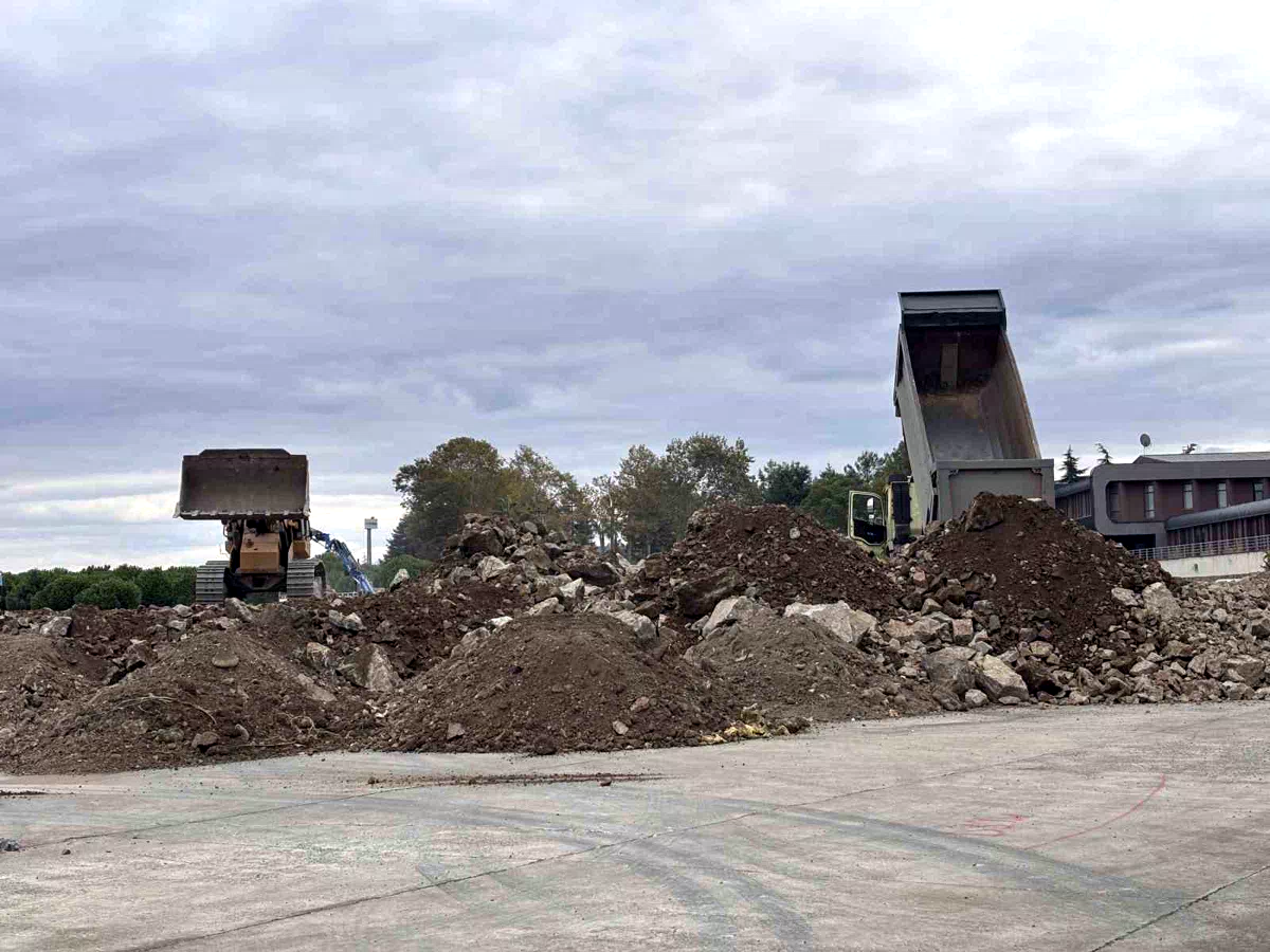 Yeni Trabzon Havalimanı için denizde sondaj, karada dolgu çalışmaları başladı
