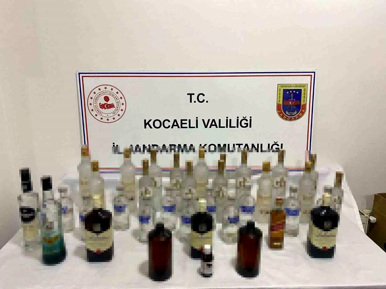 Yılbaşı öncesi kaçakçılara darbe: Milyonluk sahte alkol ve ürün ele geçirildi