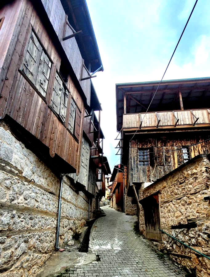 Yıllara meydan okuyan Eğin evleri, tarihi ve ustalığı yaşatıyor