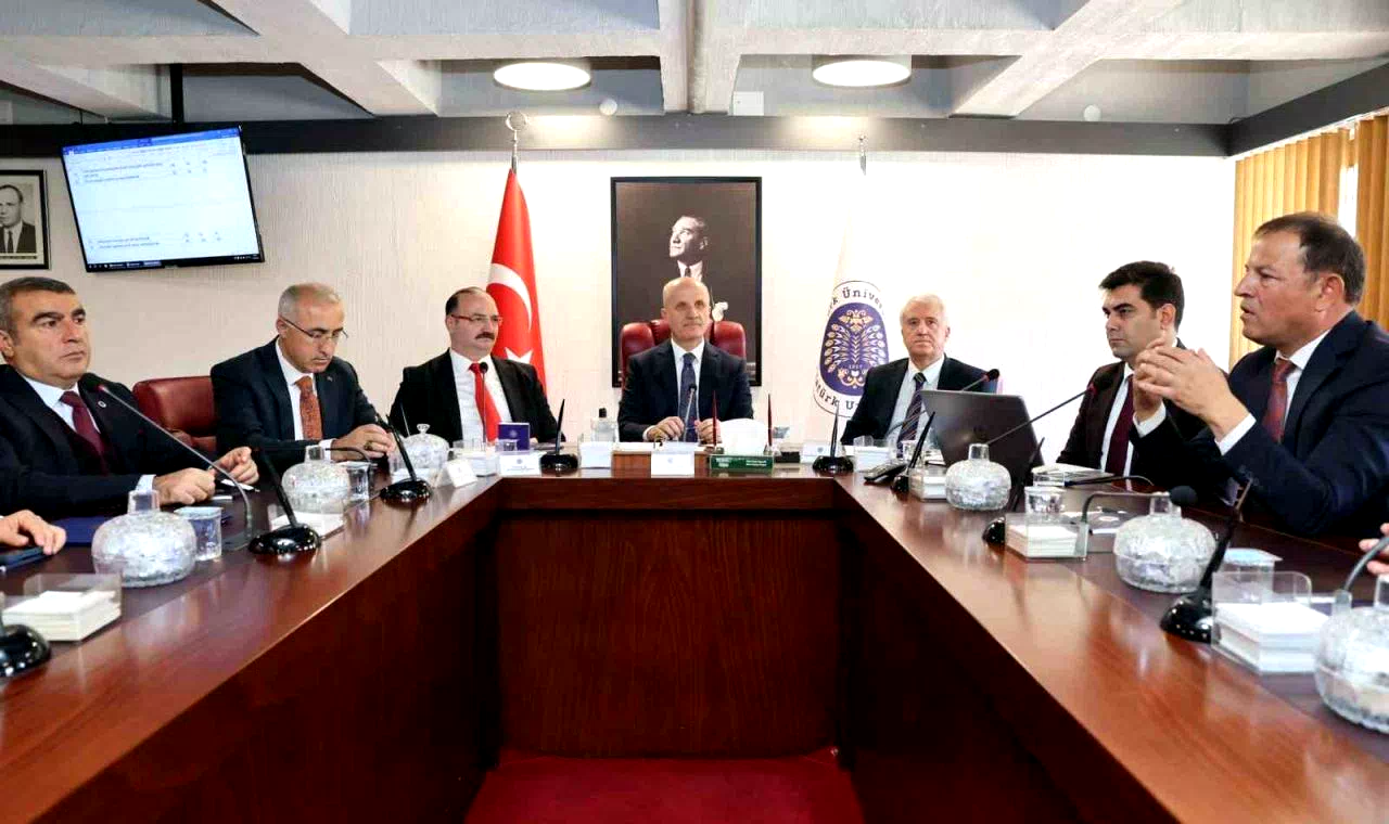 YÖK Başkanı Prof. Dr. Erol Özvar, Atatürk Üniversitesi Senato toplantısına katıldı