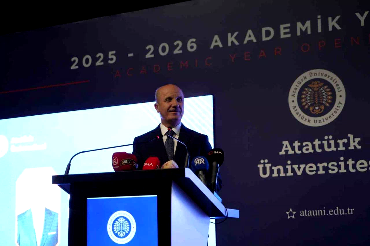 YÖK Başkanı Prof. Dr. Özvar: “Artık yaz okullarında üst sınıflardan da ders alınabilmeli”