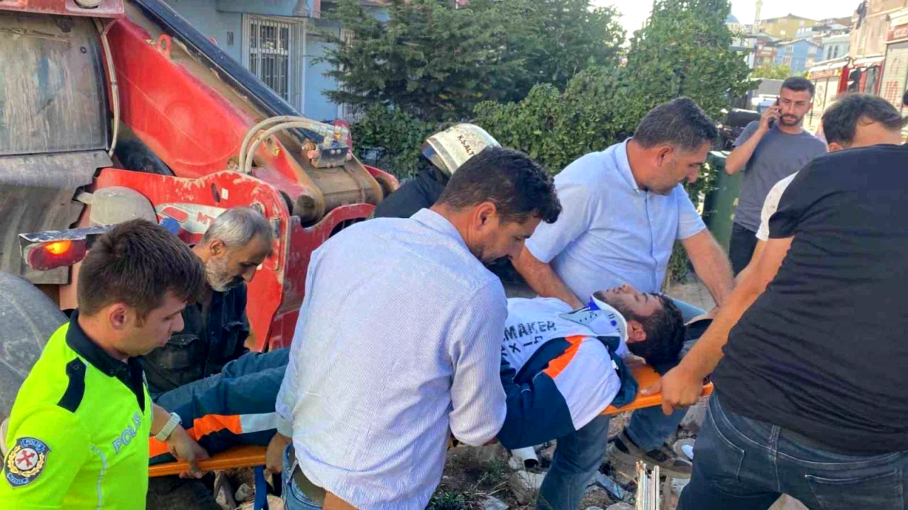 Yokuşta aşağı inerken kontrolden çıkan iş makinesi dehşet saçtı: 2’si çocuk 4 yaralı