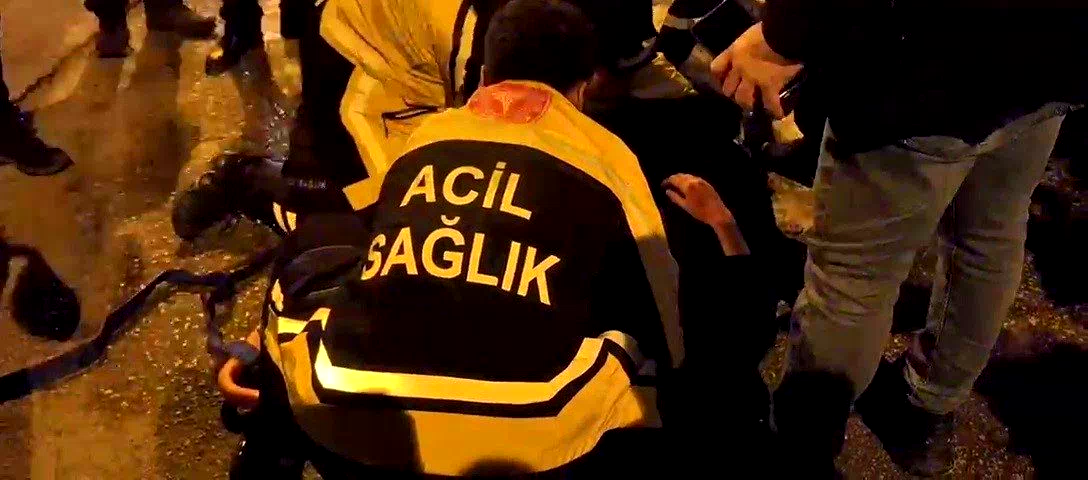 Yolda baygın bulunan kadın hastaneye kaldırıldı