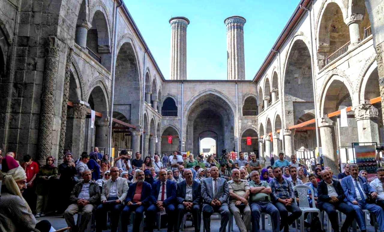 “Yunus Emre Erzurum’da” gönülleri mest etti