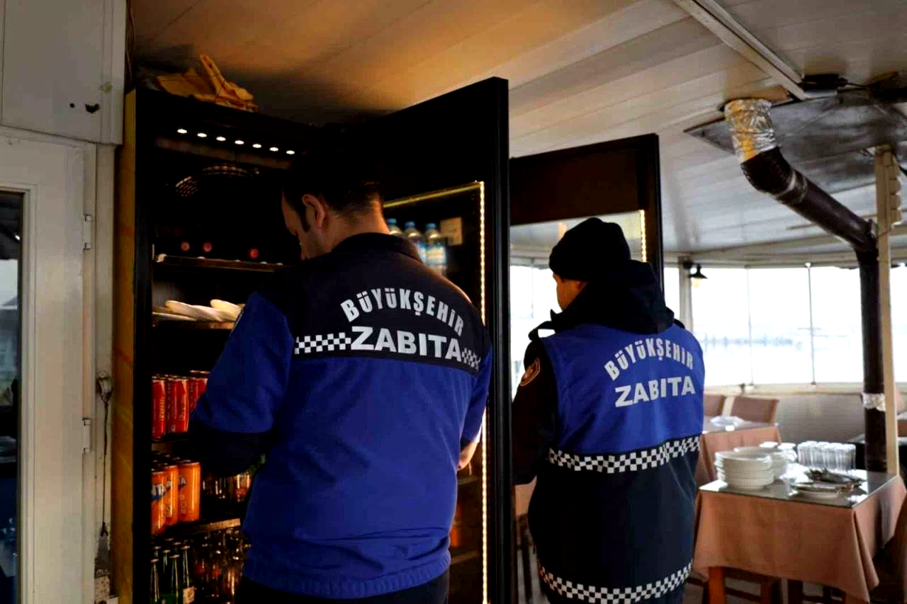 Zabıtadan balıkçı teknelerine yılbaşı denetimi