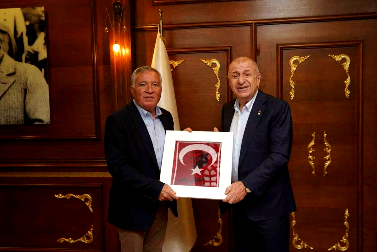 Zafer Partisi lideri Özdağ’dan Başkan Kepenek’e övgü; “Gerçekten kıskandım”