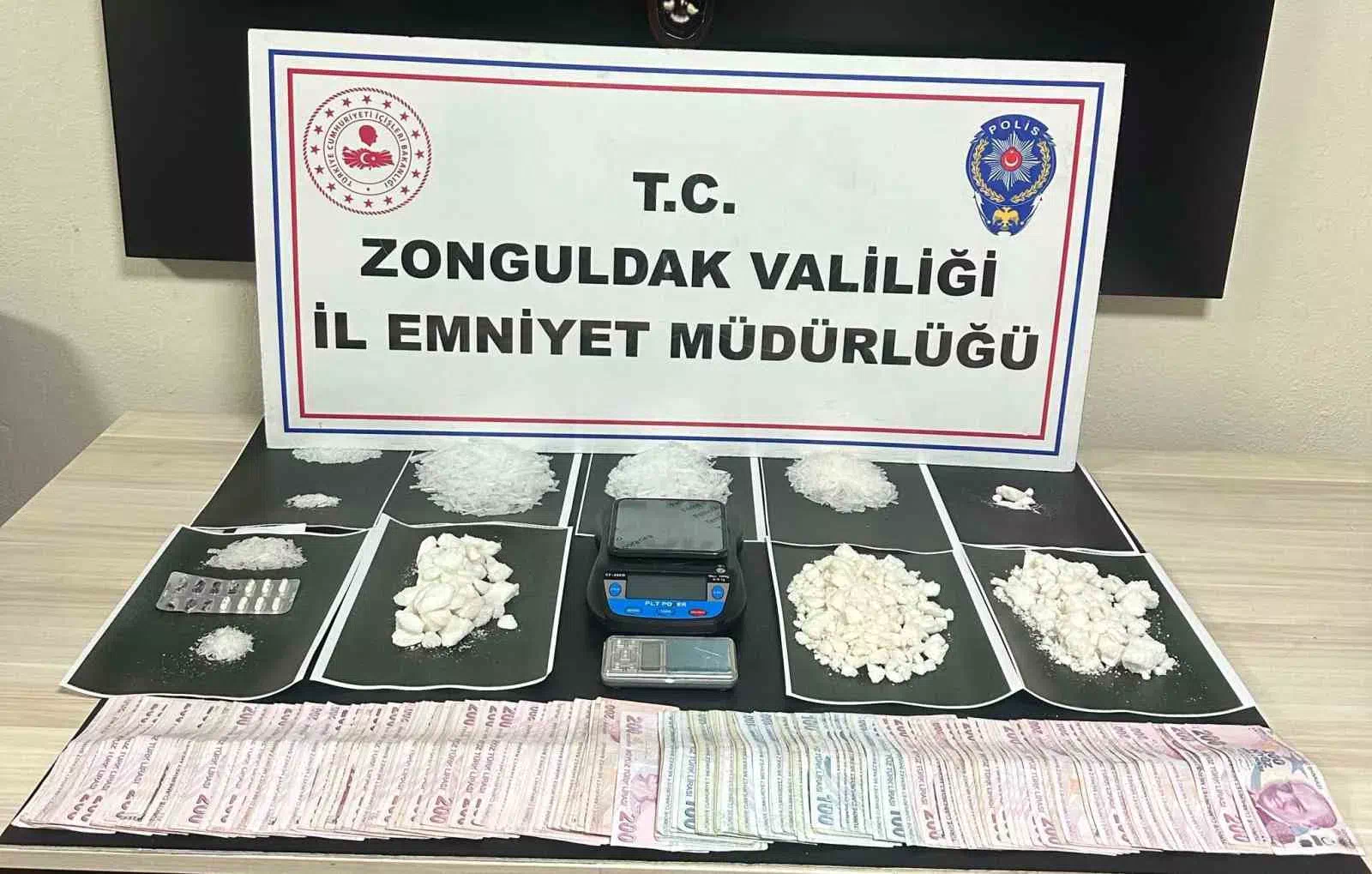 Zonguldak İl Emniyet Müdürlüğü, Kdz. Ereğli ilçesinde operasyon düzenleyerek uyuşturucuyla mücadeleye devam etti.