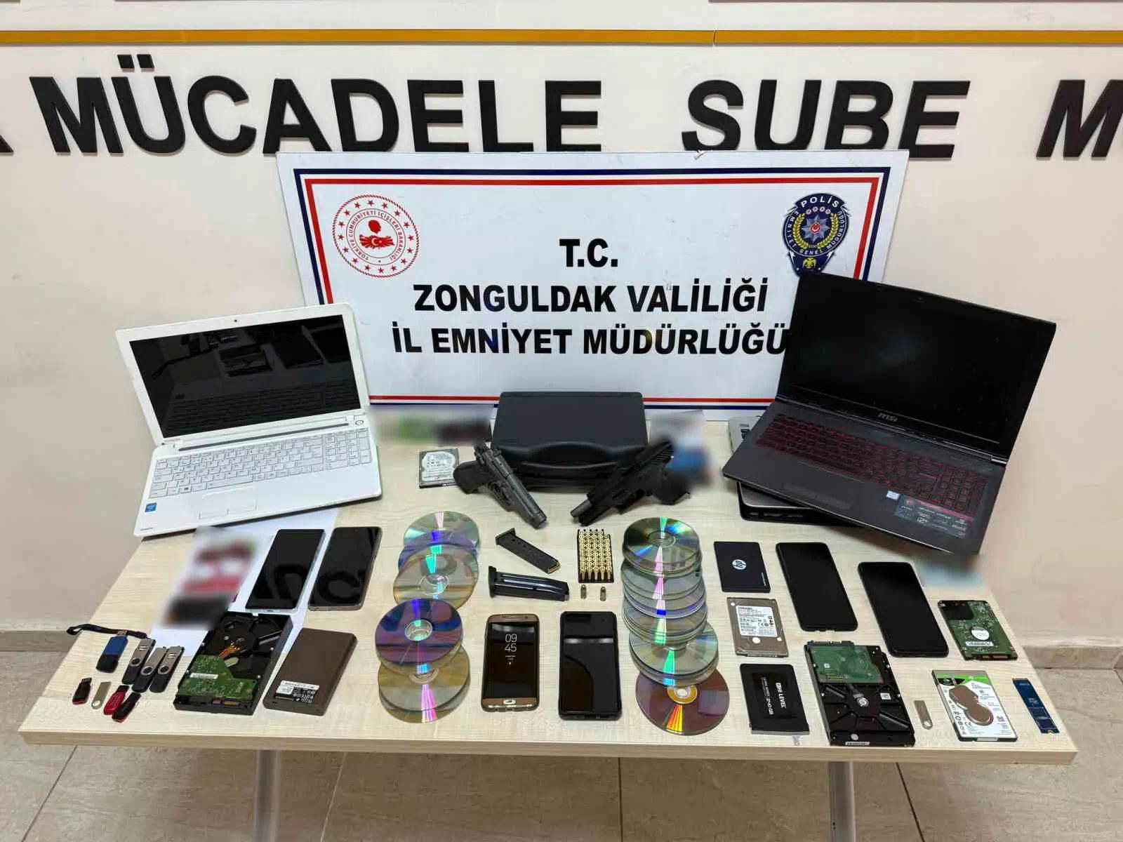 Zonguldak’ta 15 şüpheli yasa dışı bahis operasyonunda yakalandı.