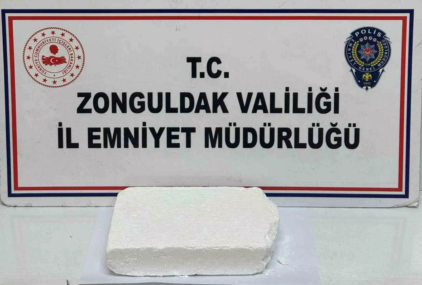 Zonguldak’ta gerçekleşen operasyonda 1 kilogram kokain ele geçirildi, 3 şüpheli tutuklandı.