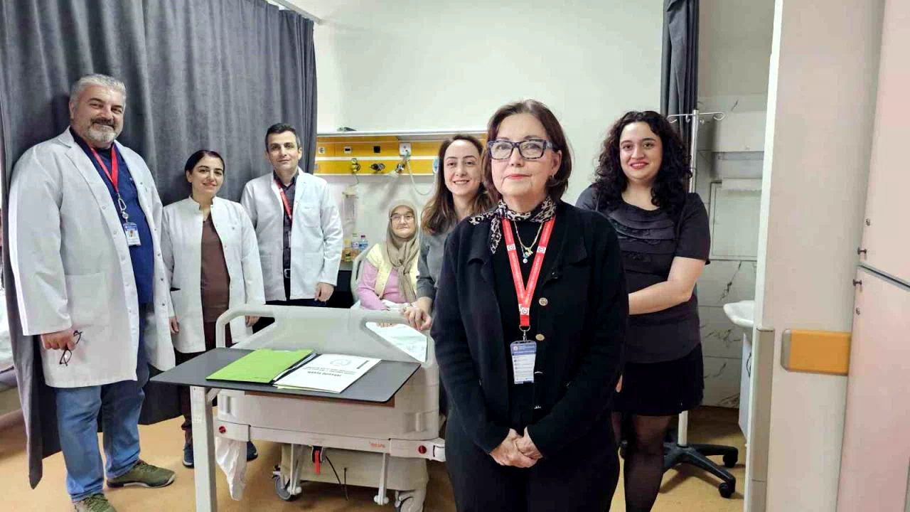 Zonguldak’ta ilk kez 60 yaşında hastaya izsiz ameliyat yapıldı
