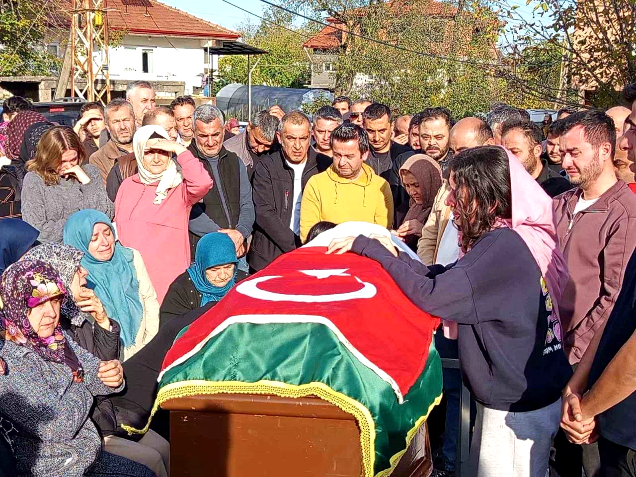 Zonguldak’ta kahvehane baskınında ölen 2 kişi toprağa verildi