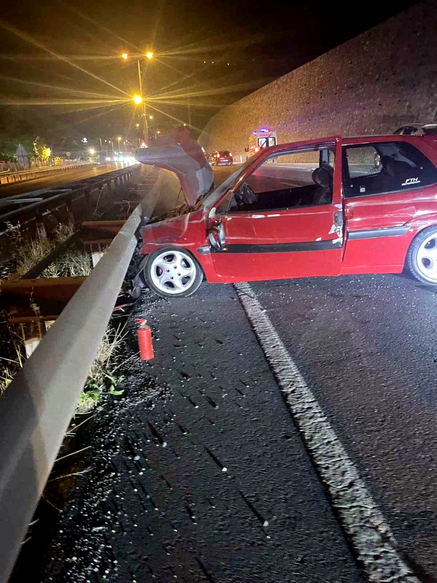 Zonguldak’ta otomobil bariyerlere çarptı: 1 yaralı
