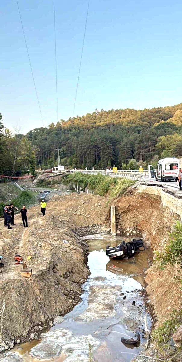 Zonguldak’ta otomobil dereye uçtu: Baba-oğul hayatını kaybetti