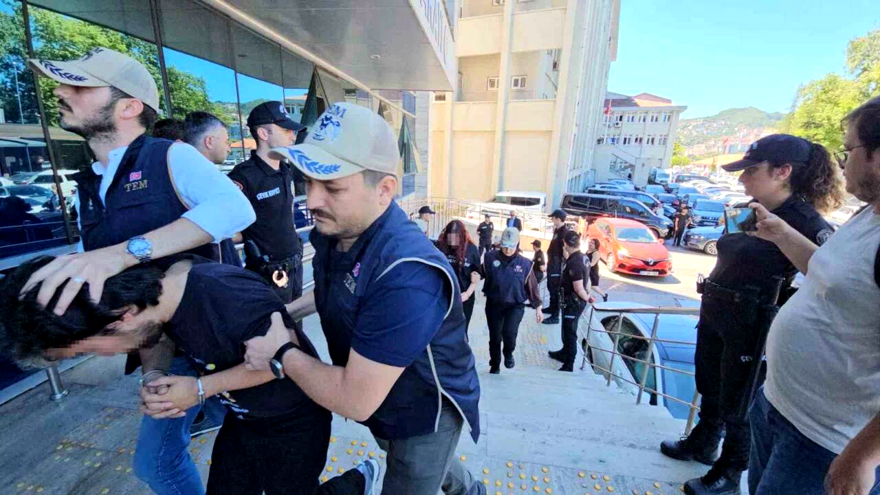 Zonguldak’ta terör örgütü operasyonunda gözaltına alınan 4 öğrenciden 3’ü tutuklandı