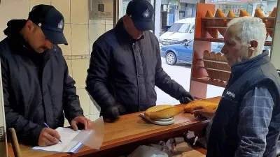 Bayburt Belediyesi Zabıta Müdürlüğü ekipleri, vatandaşların sağlıklı ve güvenli ürünlere