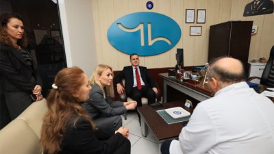 Muğla Valisi İdris Akbıyık, Yücelen Hastanesi’nde tedavi gören ünlü sanatçı