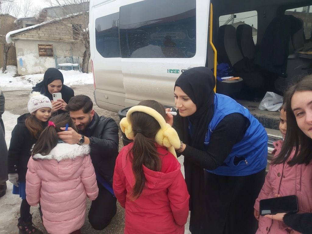 Gençlik Merkezi'nden Mutlu Köyüne Ziyaret: Genç Gönüller Çocuklarla Buluştu