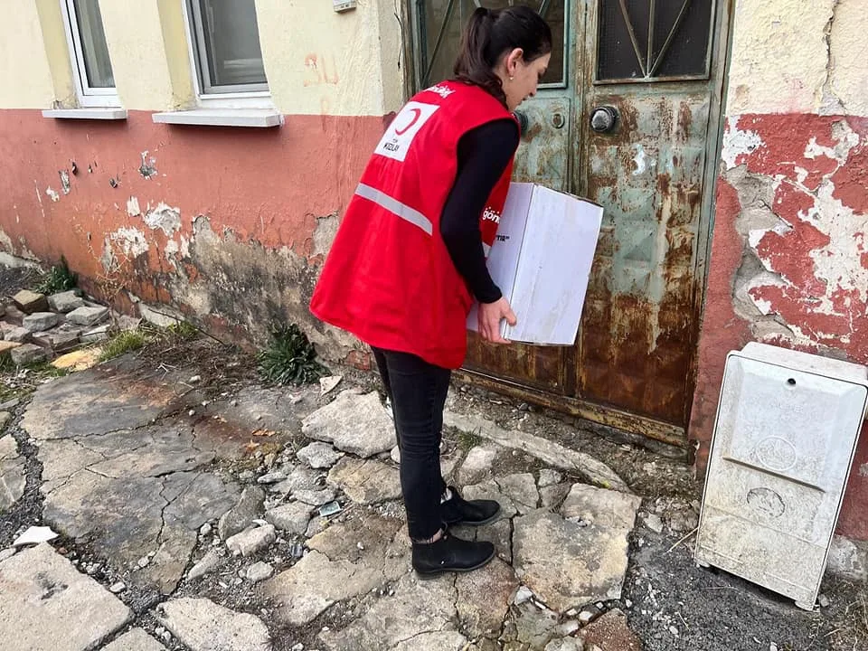 Bayburt Kızılay, İhtiyaç Sahiplerine Yardım Kolilerini Ulaştırmaya Devam Ediyor