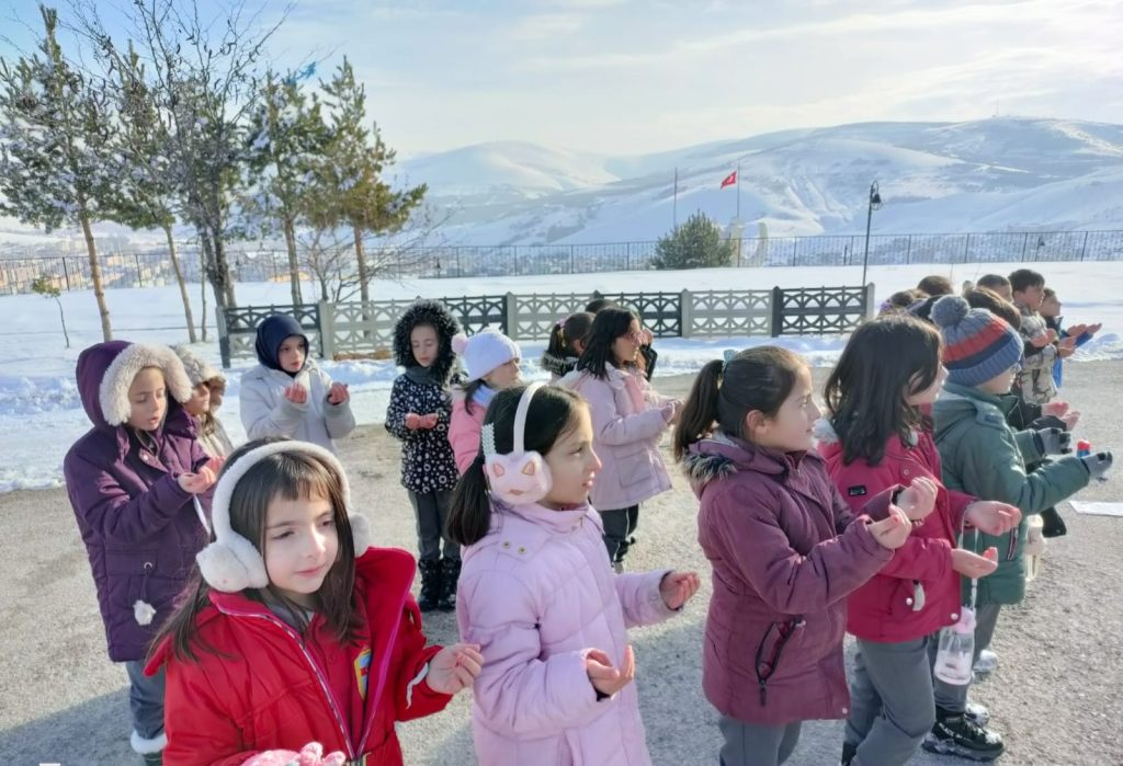 Şehitler Tepesi boş değil...