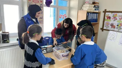 Bayburt' ta  bugün Gençlik Merkezi’nin öncülüğünde, Deneyap ekibi ile birlikte