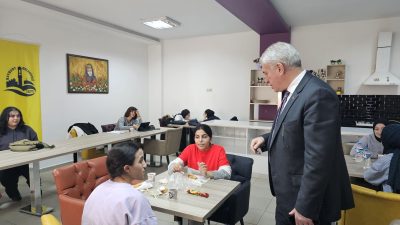 Ziyaret kapsamında Bayburt merkezde bulunan Etüt Salonunu gezen Belediye Başkanı