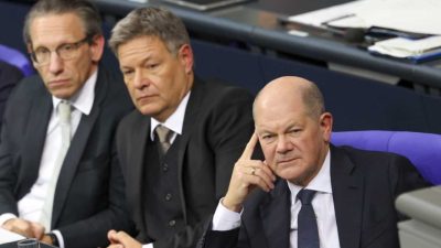 Almanya'da Başbakan Olaf Scholz hükümeti, Federal Meclis'te yapılan güven oylamasında