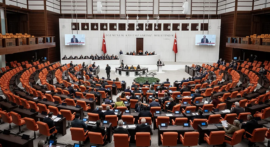 Enerji ve Tabii Kaynaklar Bakanı Alparslan Bayraktar, görüşmeler sırasındaki eleştirilerin