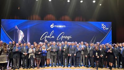 Gecede, “Gazzeli Çocuklar” temasıyla bir araya gelen sanat dünyası, ödüllerini