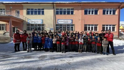 Deneyap Teknoloji Atölyesi ekibi ile Sancaktepe İmam Hatip Ortaokulu'nun bir