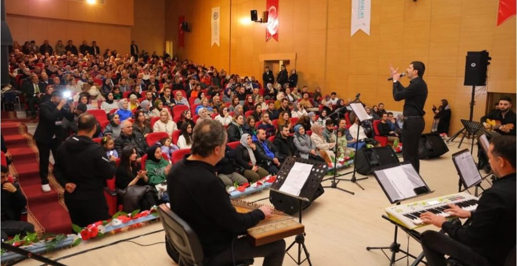 Bayburt'ta "Gönülden Tele Türkü" Programı Coşkuyla Gerçekleşti