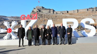 Aile ve Sosyal Hizmetler Bakanı Mahinur Özdemir Göktaş hava yoluyla