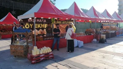 Antalya Kemer Belediyesi tarafından organize edilen Kemer Çocuk Şenliği’ne katılan