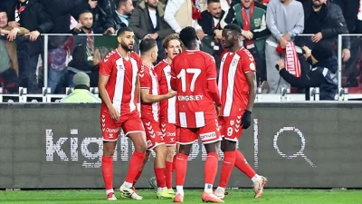 Trendyol Süper Lig'de Samsunspor, sahasında ağırladığı Trabzonspor'u Carlo Holse'nin golleriyle