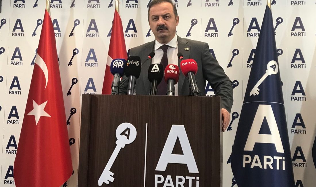 Anahtar Parti Genel Başkanı Yavuz Ağıralioğlu, parti genel merkezinde basın