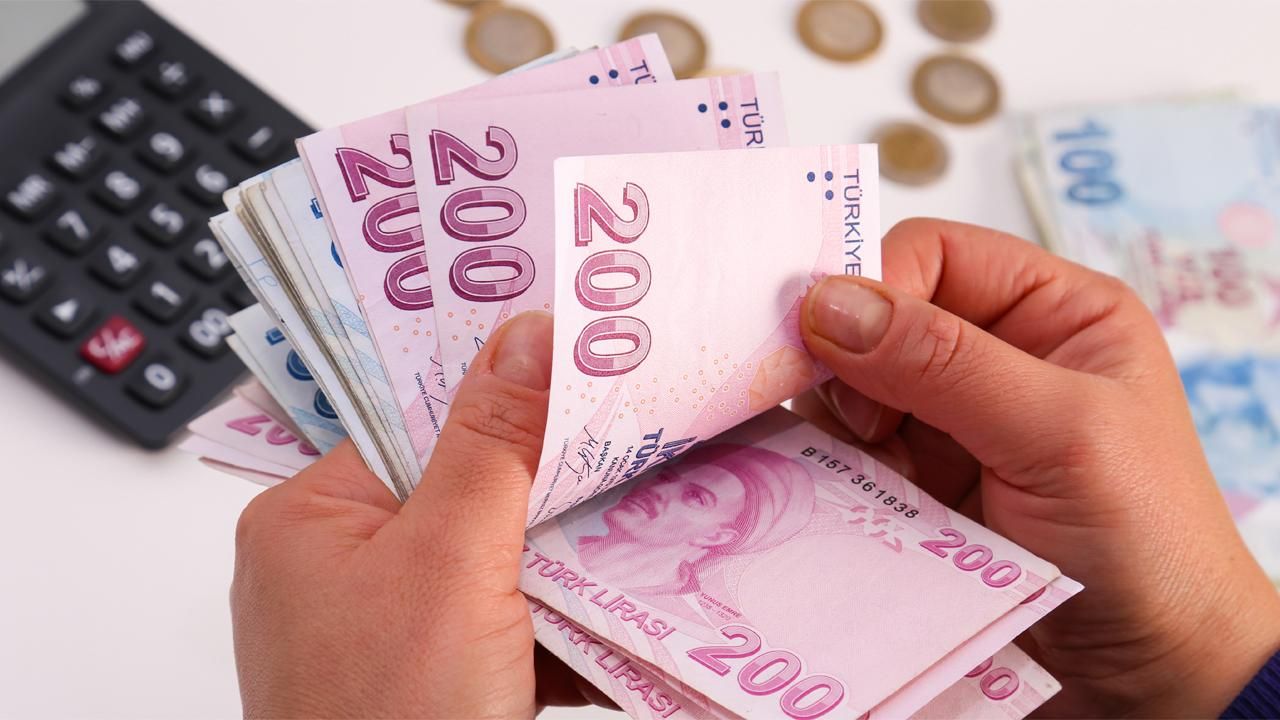 Milyonlarca emeklinin gözü, 2025 yılı bayram ikramiyesi ve banka promosyonlarında!