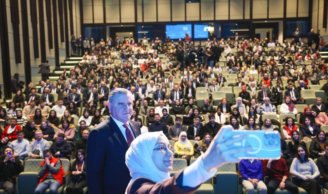 Gençlik ve Spor Bakanı Dr. Osman Aşkın Bak, Türkiye Yüzyılı'nı