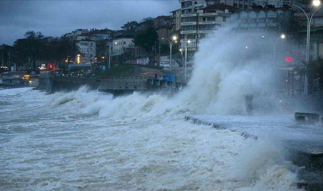 Batı Karadeniz'in doğusunda öğle saatlerinden itibaren fırtına bekleniyor. Rüzgarın 50-75