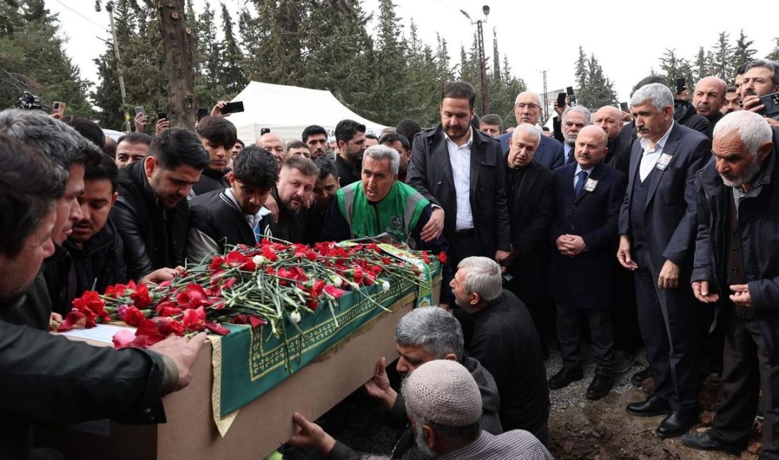 Türk halk müziği sanatçısı "Kahtalı Mıçe" olarak tanınan Mustafa Kahtalı,