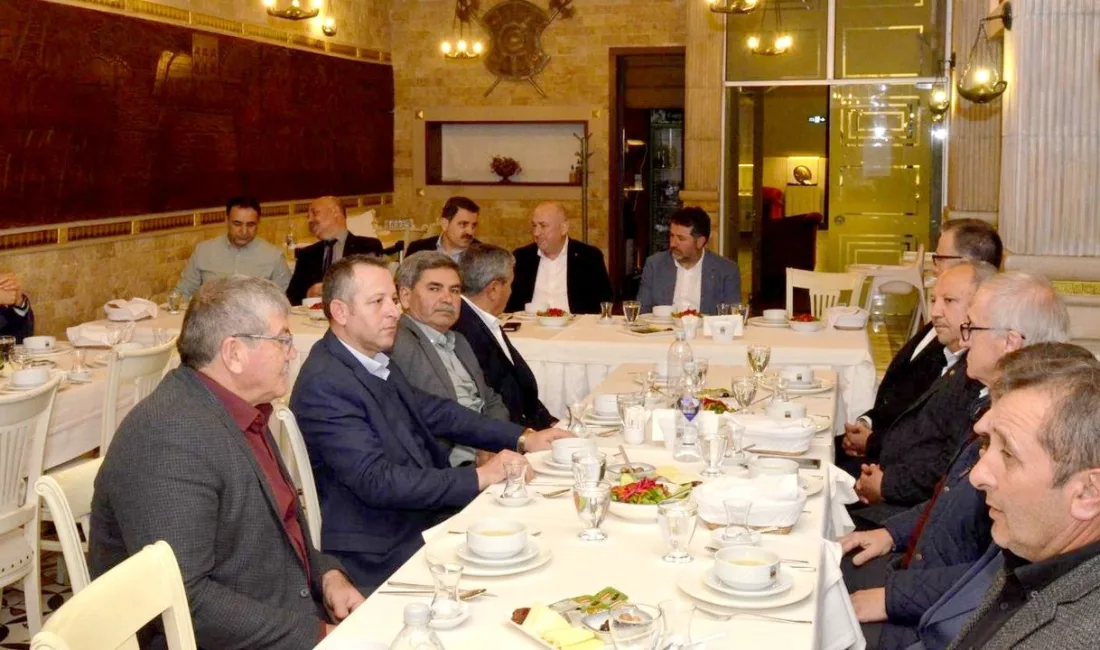 Çanakkale’de düzenlenen iftar yemeğinde, AK Parti Çanakkale Milletvekili Ayhan Gider,