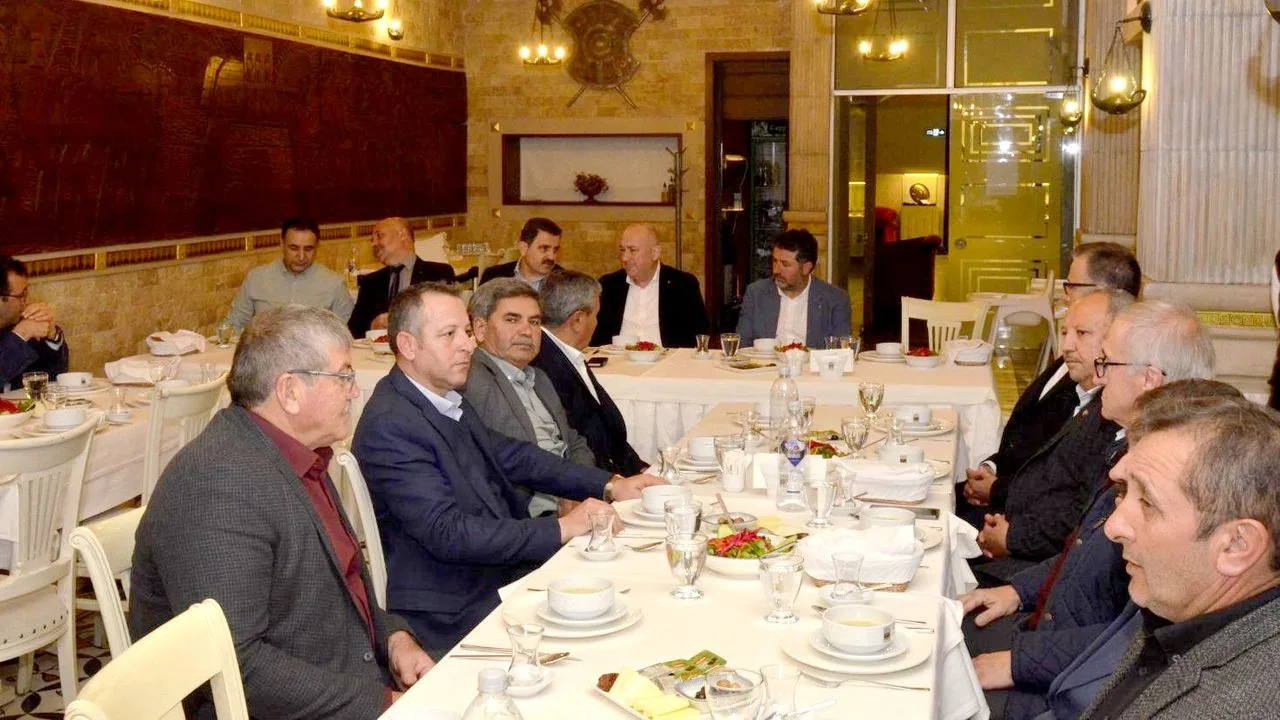 Çanakkale’de düzenlenen iftar yemeğinde, AK Parti Çanakkale Milletvekili Ayhan Gider,