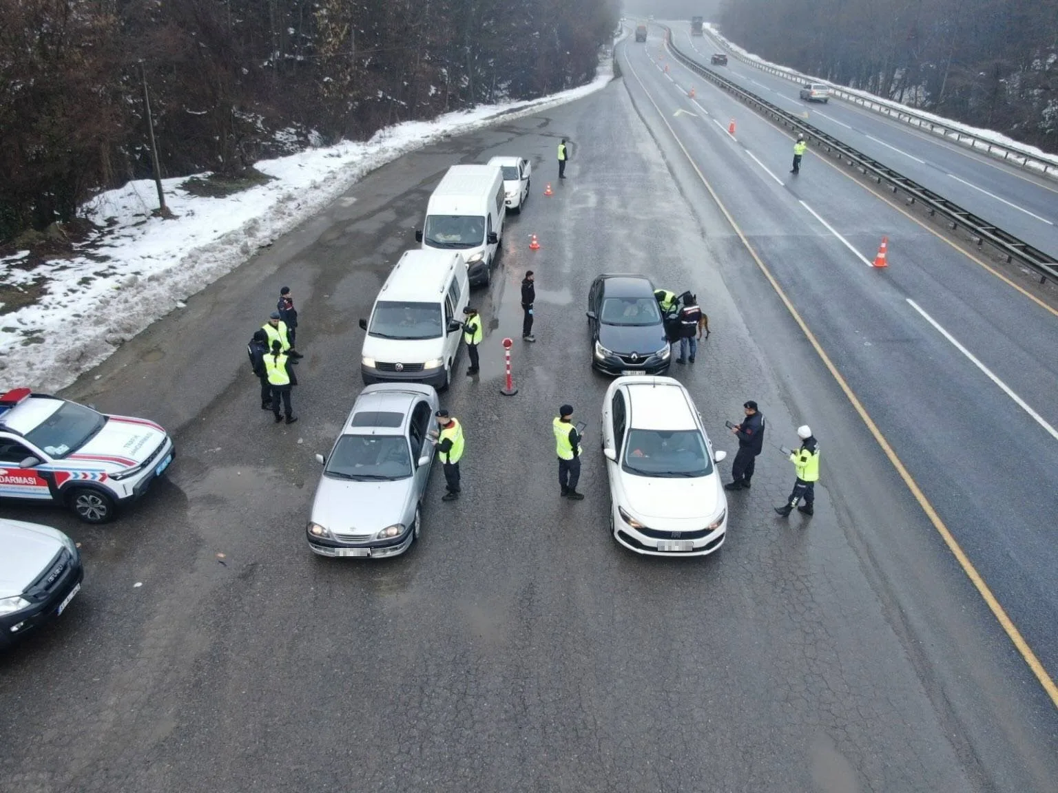 Düzce'de son bir haçta gerçekleştirilen denetimlerde 20 bin araç kontrol