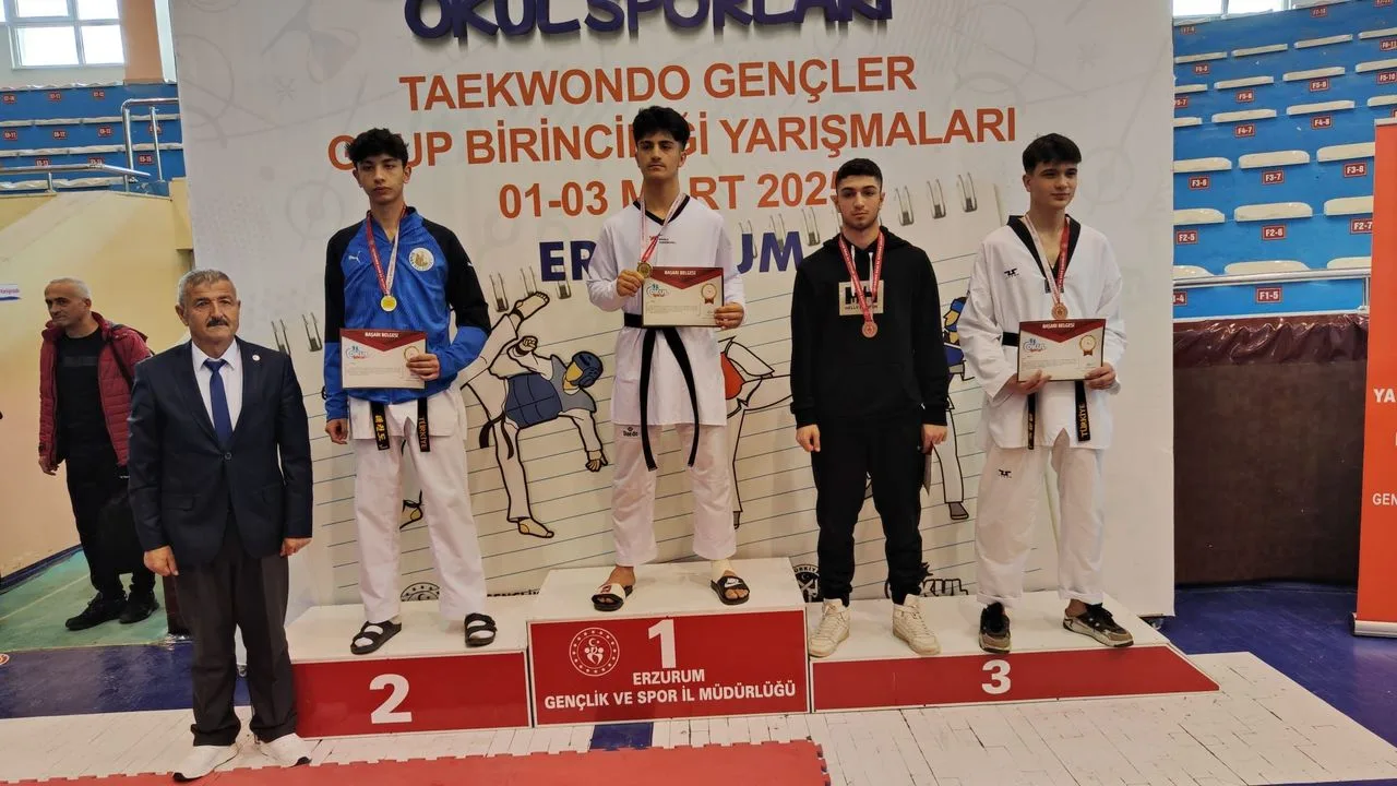 Erzurum’da düzenlenen Okul Sporları Gençler Taekwondo Grup maçlarında Elazığ’ı temsilen