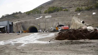 Gümüşhane-Bayburt illerini birbirine bağlaması planlanan Vauk Dağı Tüneli, 8 yıldır