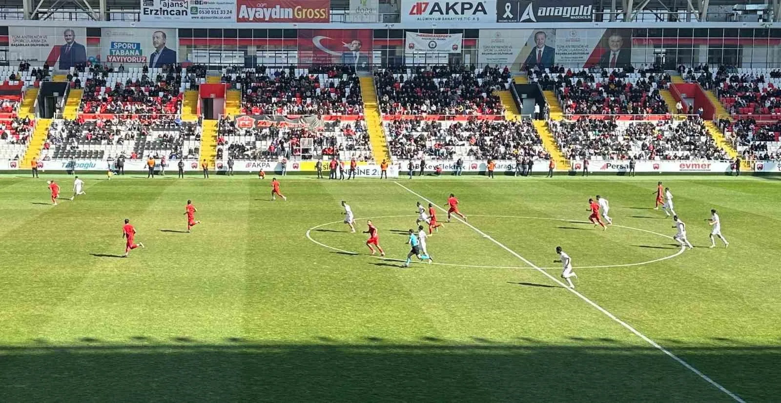 TFF 2. Lig Beyaz Grup'ta 24Erzincanspor ile Kepez sporu arasındaki