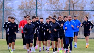 TFF 2. Lig Beyaz Grup'ta mücadele eden 24Erzincanspor, Kırklareli Spor'u
